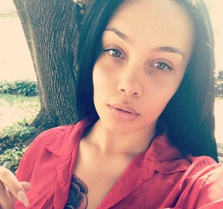 SaraGold onlyfans leaked photos