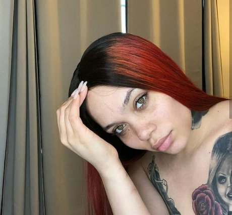 SaraGold onlyfans model