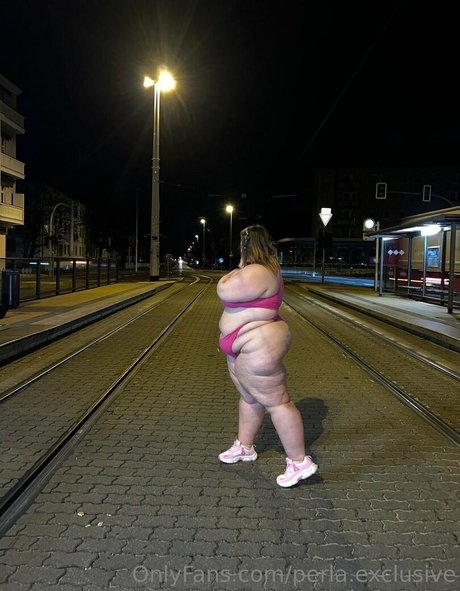 perla exclusive naked only fans