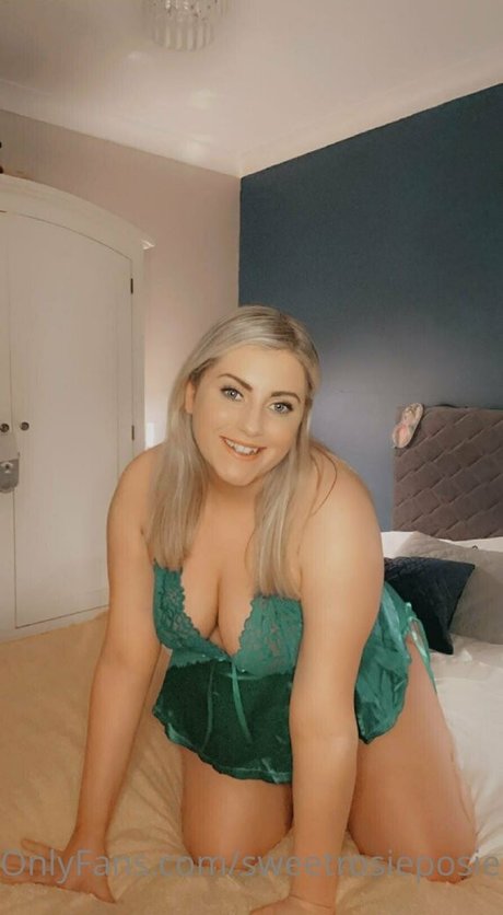 sweetrosieposie onlyfans leak ass