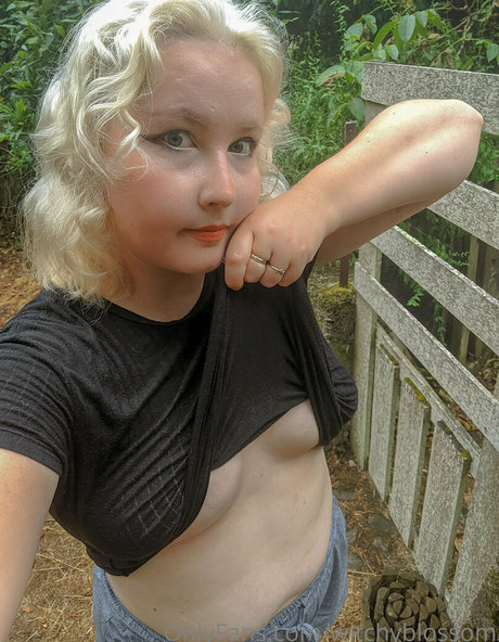 witchyblossom only fans nudes