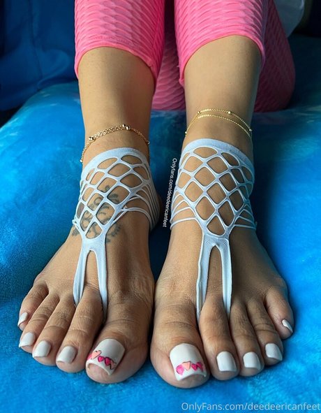 deedeericanfeet onlyfans pics
