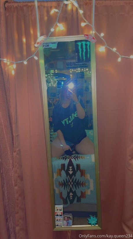 queen kandy onlyfans strip tease