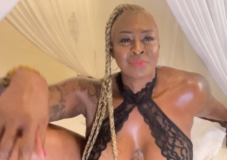 Monna White onlyfans leaks