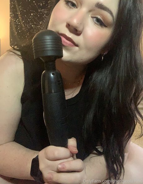 Cherrycola1990 onlyfans creator