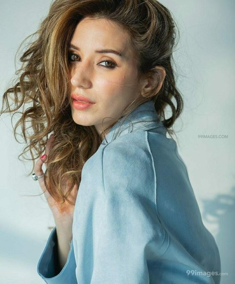 Heli Daruwala onlyfans leaks