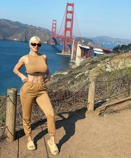 Laura Blake Hahnel only fans nude leaks