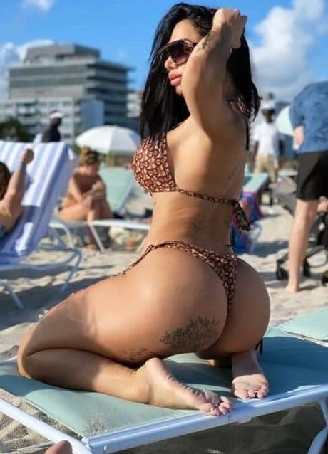 Lis Vega onlyfans images