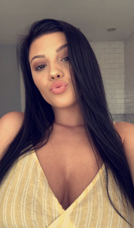 Kaylee Burnett onlyfans naked leaked