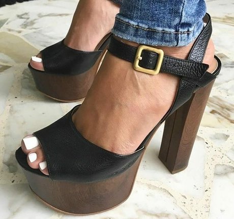 Francesca feet onlyfans pic