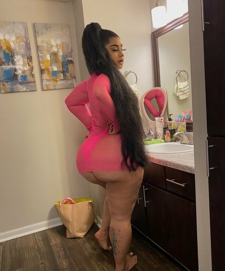 Megan Velez Profile pic