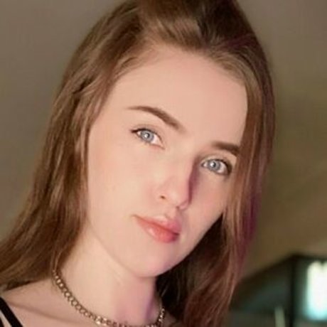 lilliefree onlyfans leaked tits