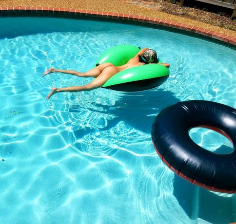 hollyhendrix_ onlyfans model images