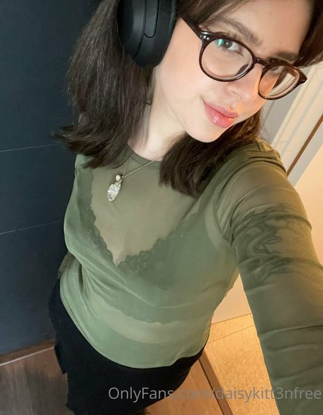 daisykitt3nfree naked onlyfans leak