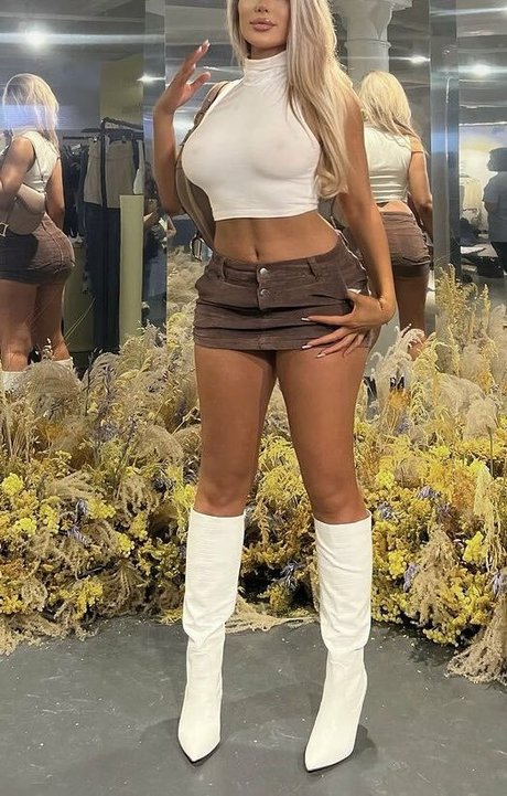 Eve Gale naked on onlyfans