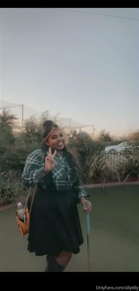 sillytilly onlyfans model images