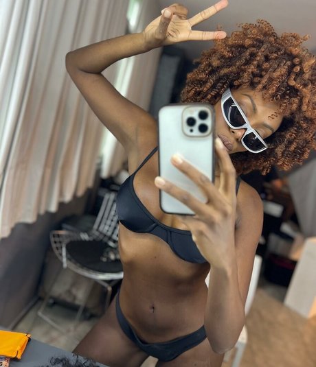 Bermudez Cortes onlyfans striptease