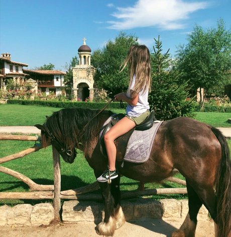 Meshi Malka onlyfans nude leak