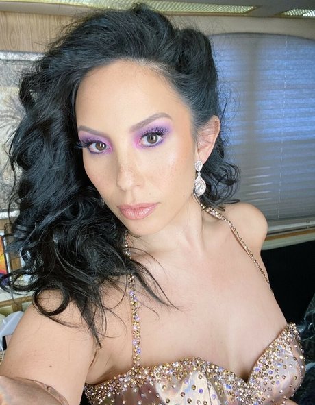 Cheryl Burke pics onlyfans