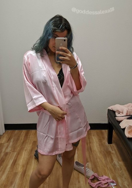 goddessalexa18 onlyfans strip