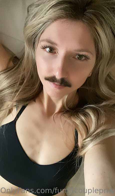 funfitcouplepnw onlyfans striptease