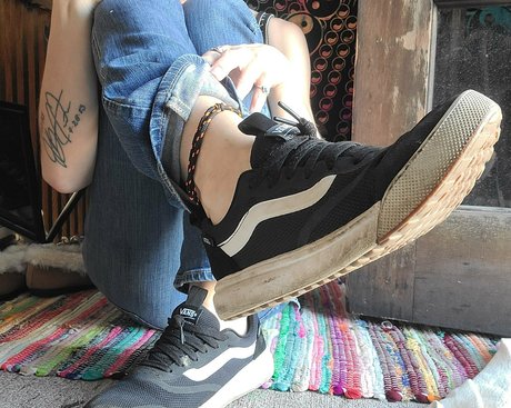 lilhippietoes onlyfans naked leaked