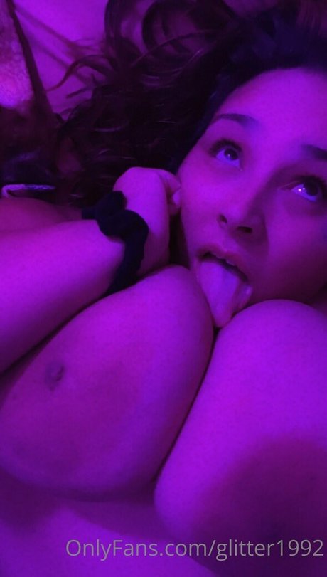 glitter1992 onlyfans boobs