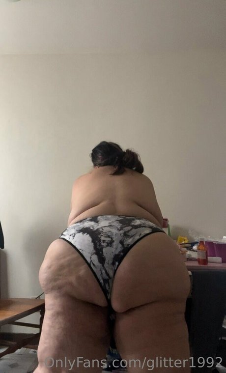 glitter1992 onlyfans model photo