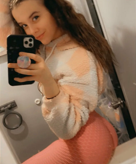 cutelilrosesfree nude onlyfans leaked