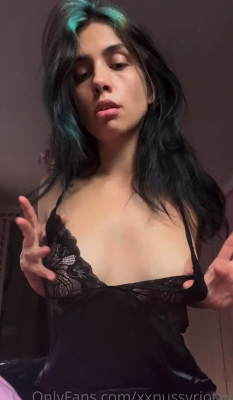 Nadya Tolokonnikova topless onlyfans