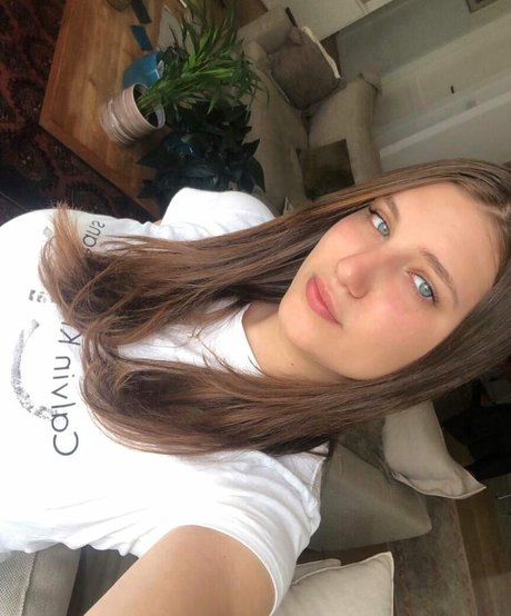 Shira Shabat only fans pic