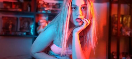 hollygraphixxx onlyfans leaked tits