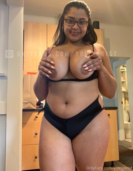 yomyareolas onlyfans page