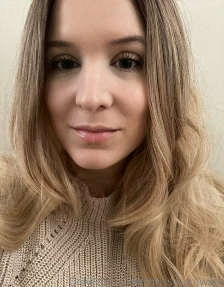 chrissycantwalk onlyfans sex