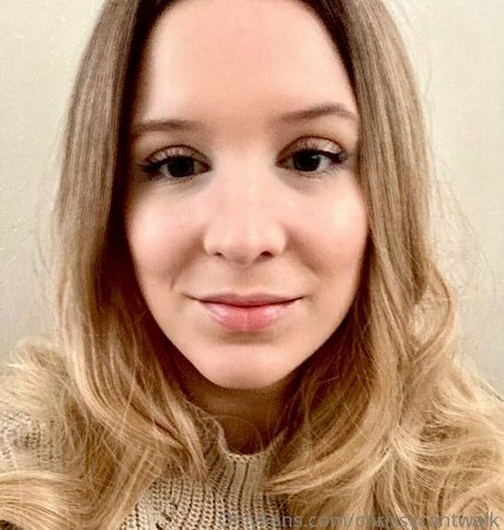 chrissycantwalk onlyfans topless