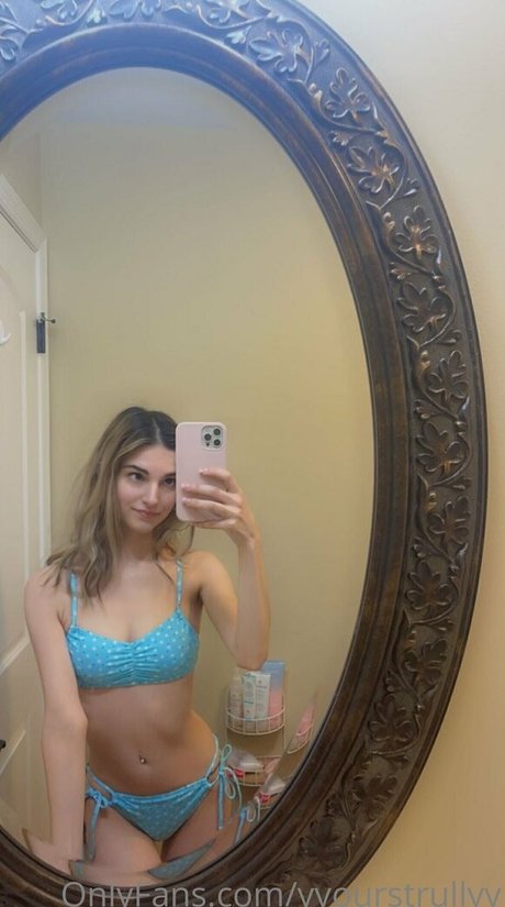 yyourstrullyy onlyfans naked porn