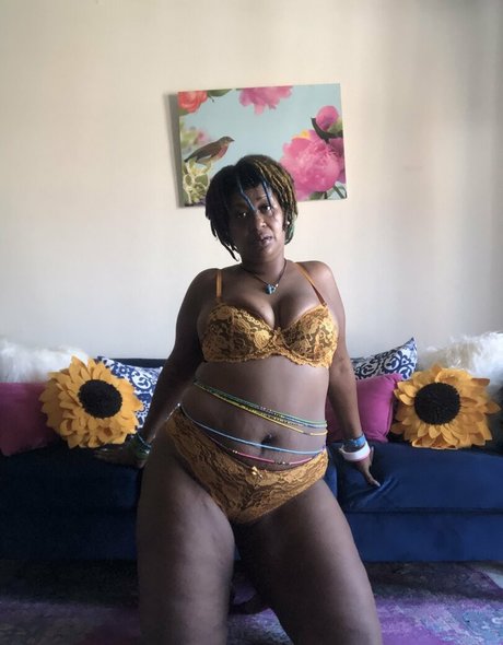 universallovvvve naked only fans