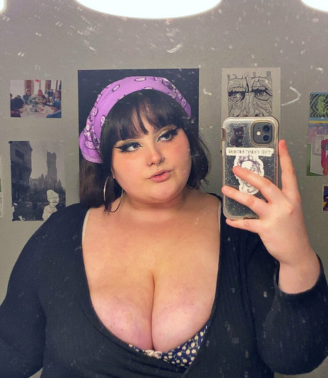 animetiddiezluver onlyfans leaked.