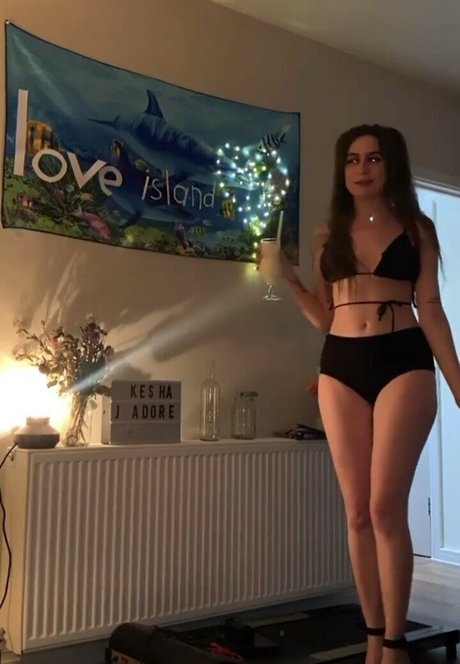 Dodie Clark is on onlyfans