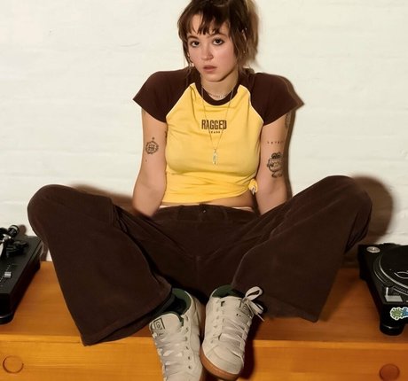 brunette teen onlyfans perfect pics