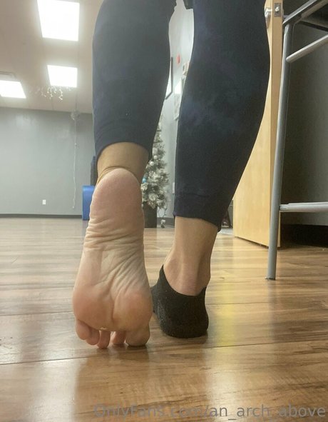 an arch above onlyfans model images