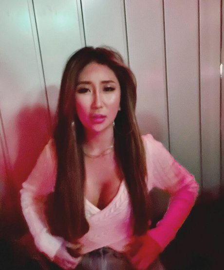 Jinnnyk tits onlyfans