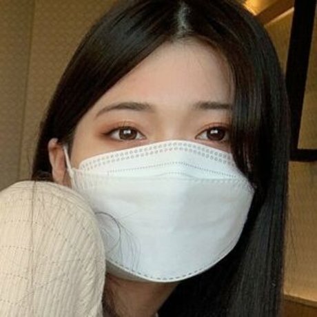 riri hotspring onlyfans model photo