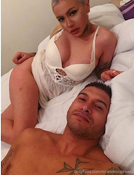 mrandmrsjewels onlyfans picture