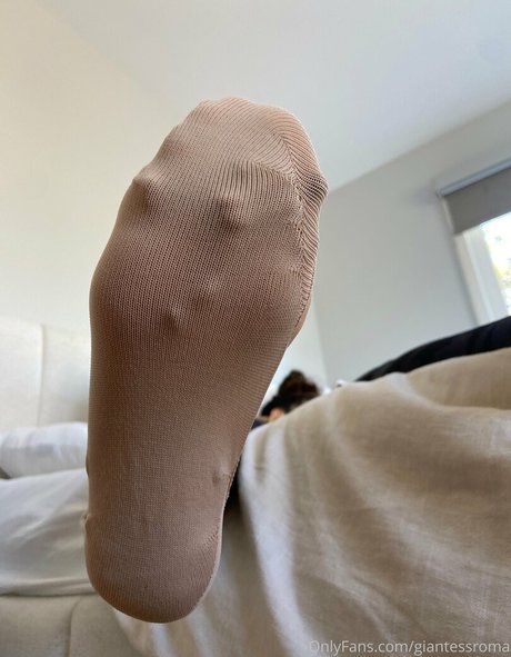 giantessroma desnuda onlyfans