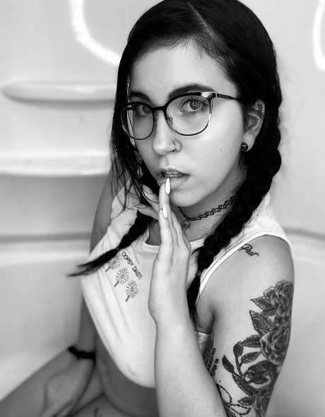 coralinebb onlyfans nude photos