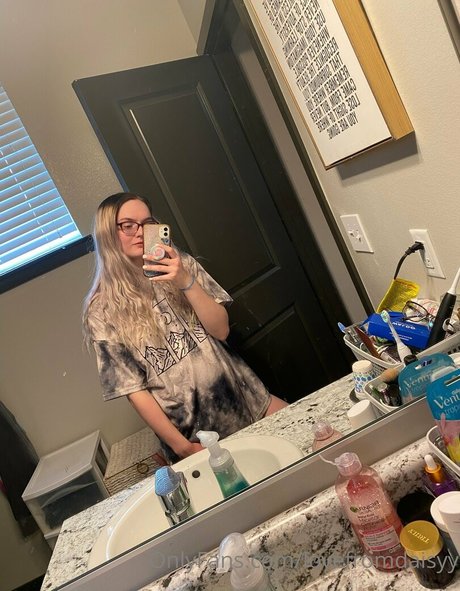 lovefromdaisyy onlyfans posts