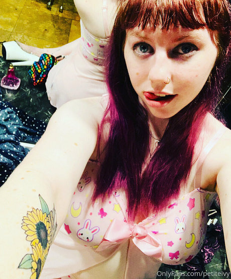 petiteivy onlyfans content