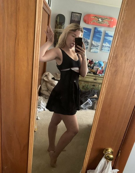 little doe naked onlyfans pics