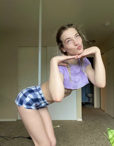 pixienicky onlyfans strip